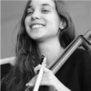 Titulada en Grado Superior de Violoncello en La Coruña. Experiencia y buenos resultados